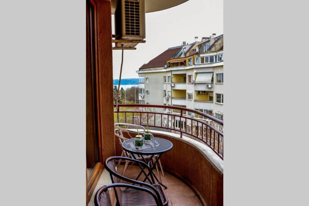 Sea View Apartment Next To Sea Garden And Beach ヴァルナ エクステリア 写真