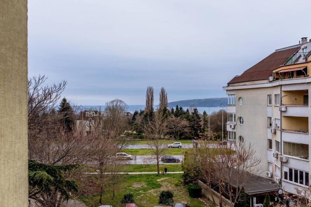 Sea View Apartment Next To Sea Garden And Beach ヴァルナ エクステリア 写真